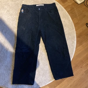 Polar byxor  - Säljer dessa polar 93:or då jag knappt använder dem. Använda en del men ändå bra skicka. Har sytt up dem lite så bara att fråga om måtten. 