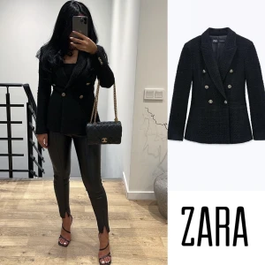 Zara Blazer  - Säljer nu min finaste blazer, den är figursydd och sitter som en smäck på! Använd max 2 gånger. Slutsåld i butik  och online 🤍  Nypris 700 :-  