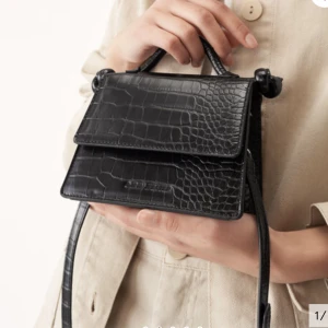 Carin Wester väska - Säljer denna söta väskan från Varin Wester använd endast 2 gånger<3