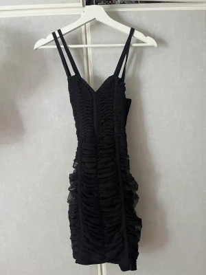 Klänning - Superfin klänning köpt på Sellpy, aldrig använd så prislapp är kvar💞💞