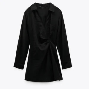 Klänning  - Svart klänning från zara i stl M