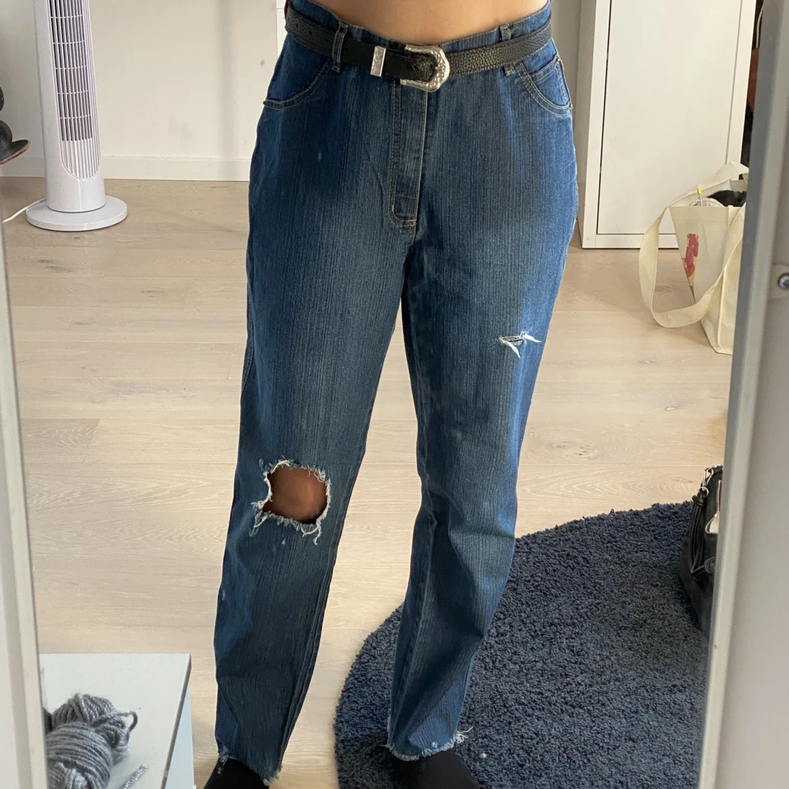 Mörkblåa högmidjade denimbyxor  - 90