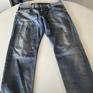 Diesel jeans för 400 kr, mycket bra skick. Använda ett kort tag. Köpt för 1100 kr.