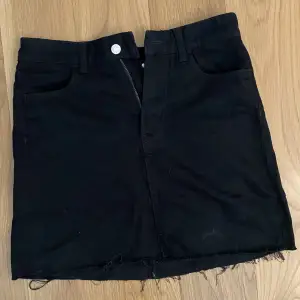 cute black denim skirt 🖤 size 36 EUR never wore it!