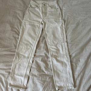 Vita jeans  - Vita jeans i jätte fint skick! 🤍