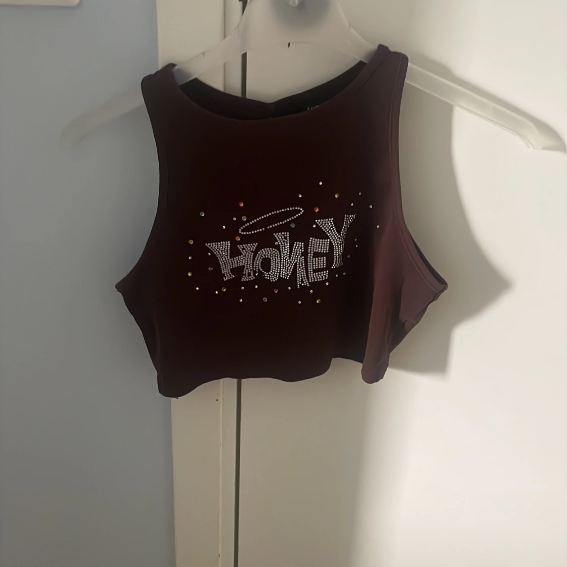 Brun topp med tryck  - 90