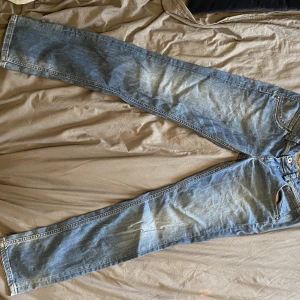 Lågmidjade jeans - Ljusblåa lågmidjade jeans 