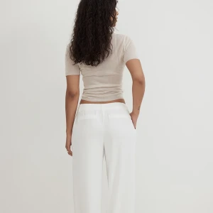 Na-kd tröja - Jättefin knappt använd t-shirt från na-kd. Jättebra skick och är i storlek S. Köp direkt eller ställ frågor💓