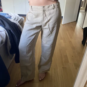 Linnebyxor  - Beiga linnebyxor, behövs bara styrkas lite:) 