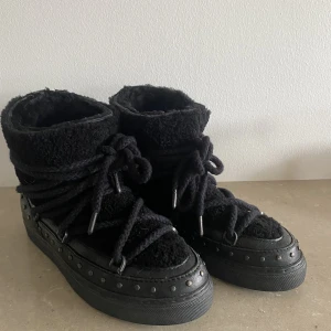 Inuikki - Säljer mina inuikki köpte förra vintern och endast använda ett fåtal gånger så i mycket bra skick. Nypris 3800. Säljer för 1700 men priset kan diskuteras