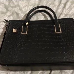 Anna field väska  - Anna field väska köpt på Zalando!!! Ny skick 🫶