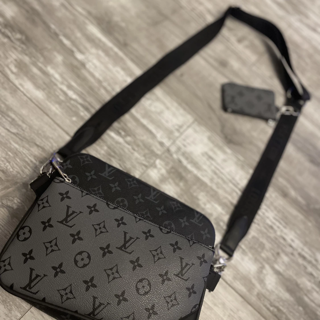 Luis Vuitton väska - 90
