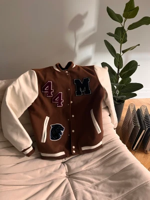 Varsity Jacket  - Mycket bra skick - kolla bilderna 