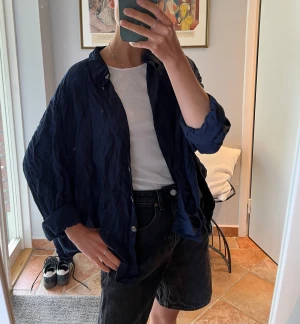 Overshirt från monki - Overshirt / skjorta från monki! Använd en gång så som ny!  