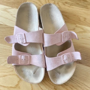 Tofflor Spanien  - Tofflor köpta i spanien i rosa mockaliknande material