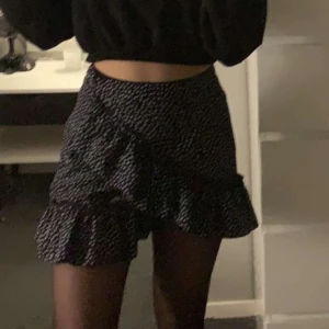 Kjol - Jätte fint kjol kommer inte ihåg vart jag har köpt den❤️❤️ det går bra att trycka på köp nu💓