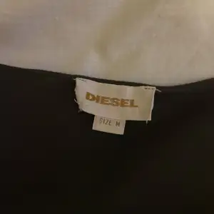 Säljer denna jättecoola diesel tröjan i storlek M❤️