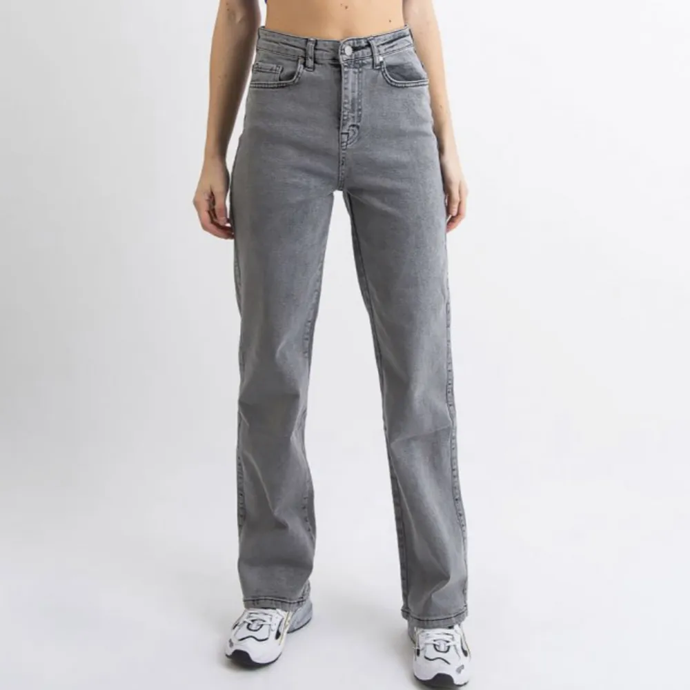gråa jeans ifrån madlady i strl 34💞💞. Jeans & Byxor.