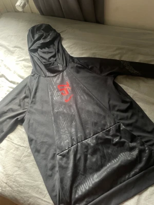 Nike tröja - Säljer en helt ny,andvända ca 1-2 gånger Nike tröja