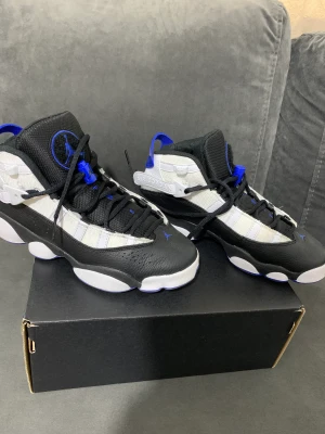 Nya JD skor  - JD skor som har storlek 39, säljs pågrund av de va lite för små för mig annars är den bara använt en gång. Nypris:1500 Pris:900kr