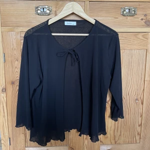 Kofta  - Kofta som knyts framtill! 