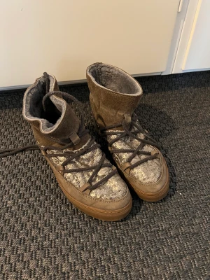 Inuikii skor - Knappt använda, storlek 39 