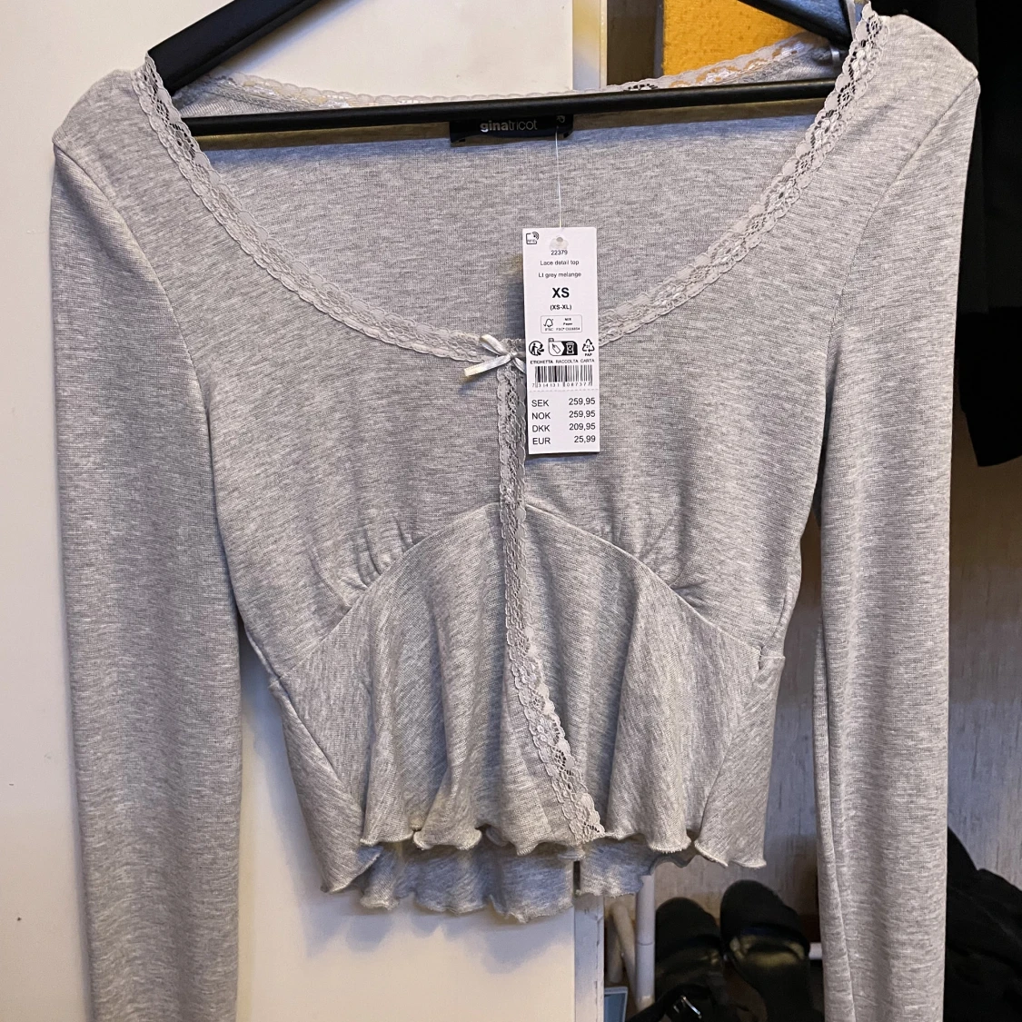 Lace detail top - 90