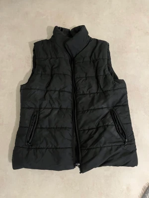 Väst - Nyskick, inte använd så mke. Köpte för 300 säljer för 150❤️‍🔥