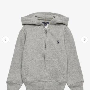 Hoodie - Säljer min fina polo Ralph lauren zip hoddie då den är för liten för mig och är i storlek 14 år som passar XS