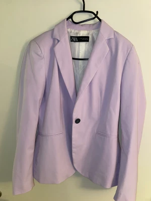 Lila kavaj 💜 - Lila kavaj, aldrig använd! 