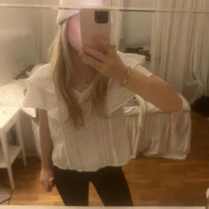 Blus  - En så fin blus, strlk Xs men passar som en S❤️