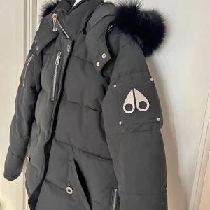 Moose knuckles äkta jacka S - Säljer min moose knuckles jacka i storlek S. • Jackan är ny endast provad bara. • kvitto samt lapparna finns kvar.