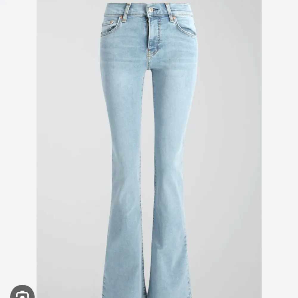 Hej! Säljer dessa jeans från Gina då de inte passade mig helt💞. Jeans & Byxor.