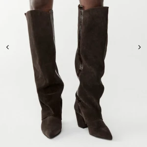 Twist & Tango Stövlar - Boon Boots från Twist & Tango i Stl 40, färgen espresso.  Använda Max 3 gånger och i väldigt fint skick. Möts upp i Stockholm eller postar 💕Nypris: 3499 