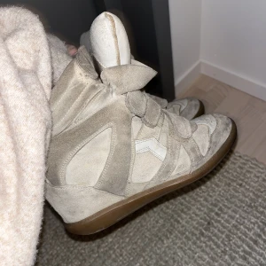 Isabel marant skor - Säljer nu mina Isabel Marant skor!!!! Storlek 38💓