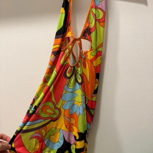 Jadedldn klänning - Superfin färgglad halterklänning från Jaded London is storlek 38. Tyvärr lite för kort för mig då jag är 178.