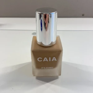 Caia foundation  - Använd 2 gånger men passade inte mig, den är i färgen N3. Priset kan diskuteras vid snabbt köp 