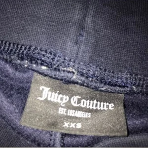 Juicy couture  - Finai bra skick med bra pris. Passar inte längre och inte så använda 