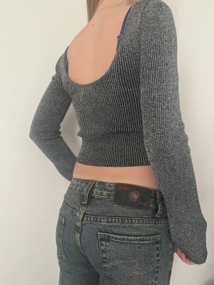 Glittrig topp - Supercool topp ifrån HM, köpt nyss och bara använd en gång. Priset är disskuterbart vid snabb affär💗