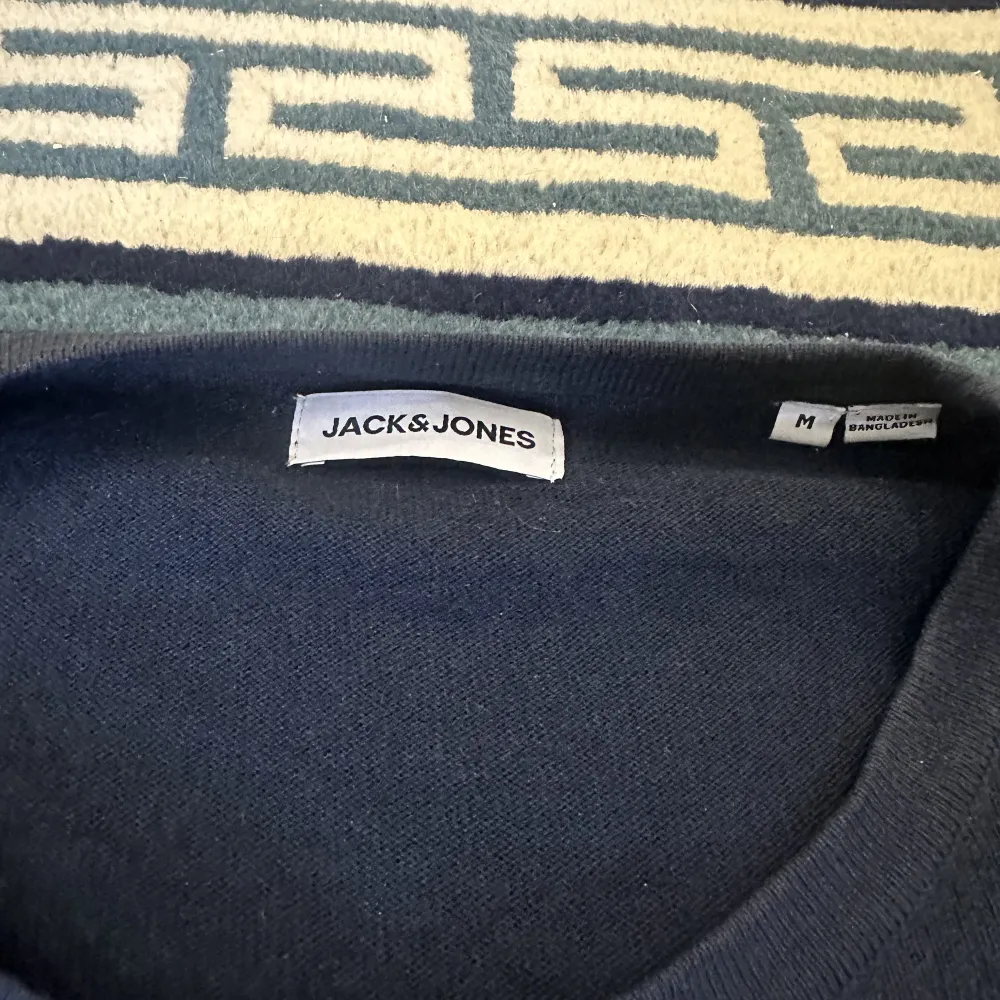 Tjena, säljer min stickade Jack&jones tröja eftersom att den inte kommer till användning. Nypris 599 (boozt)!. Tröjor & Koftor.