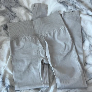 Tights från Shein  - Gymleggings med scrunch från Shein. Jättebra skick!