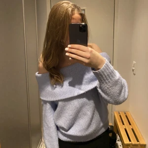 Off shoulder tröja - En off shoulder tröja från hm, jätte skön och perfekt till vintern! Storleken är Xs men passar även S, skriv för fler bilder!💞