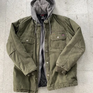 Dickies jacka - Denna jacka är knappt använd. Priset går att diskuteras vid snabba köp.