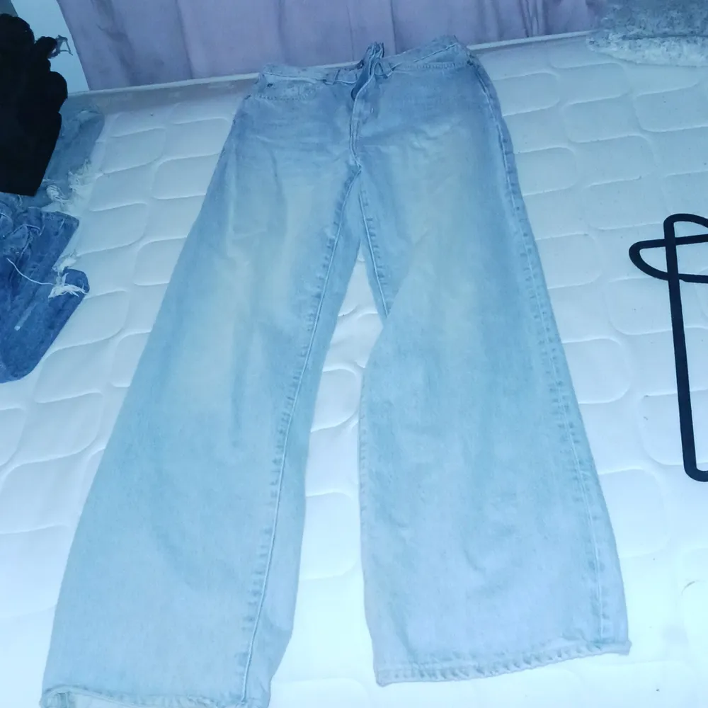 (Bättre bilder går att få)  Blåa jens inte kommit till användning . Jeans & Byxor.