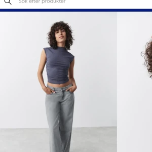 Topp från Gina  - Säljer min sådanhär fast i grått, jag kan skicka fler bilder privat om det önskas, den är i M men passar både S och M skulle jag säga💗