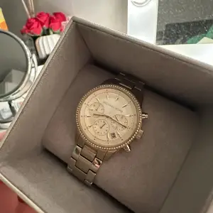 Säljer nu min MK klocka då jag ej har andväning av den och köpt en ny klocka pris kan diskuteras vid snabb affär 