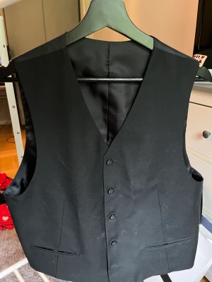 Kostymväst - Svart kostymväst, märke och storlek okänt men passar S