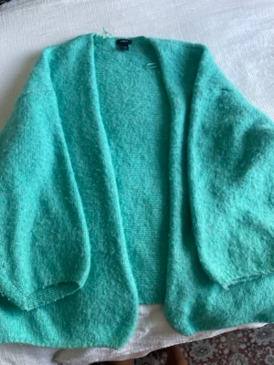 Tjocktröja från Lindex - Tjocktröja från Lindex. Se matreal på sista bilden