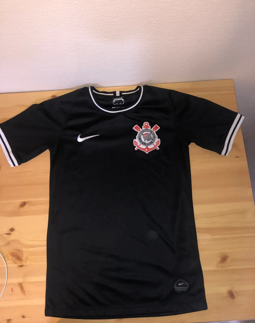 2019 Corinthians bortatröja. Tröjan är i bra skick, har använts sällan. Känn dig fri att fråga om du undrar något.. T-shirts.