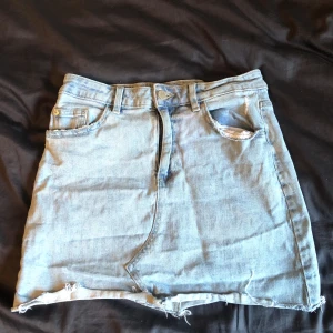 Jeans kjol storlek M  - Ljus Jeans kjol ifrån Cubus i storlek M 